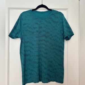 NEW Men’s Lululemon Short Sleeve Running and Workout Shirt